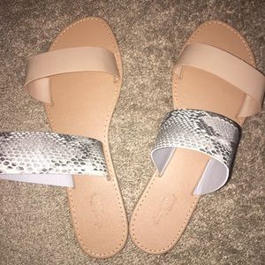 NUDE & LIZARD PRINT SANDALS
